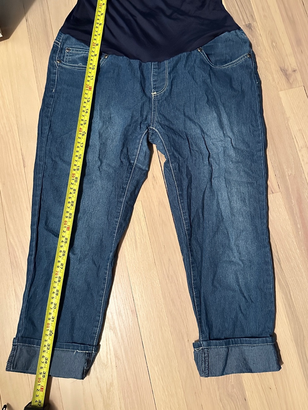 Women’s Maternity capri jegging pants size medium